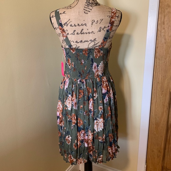 Spring Dress - Picture 4 of 7